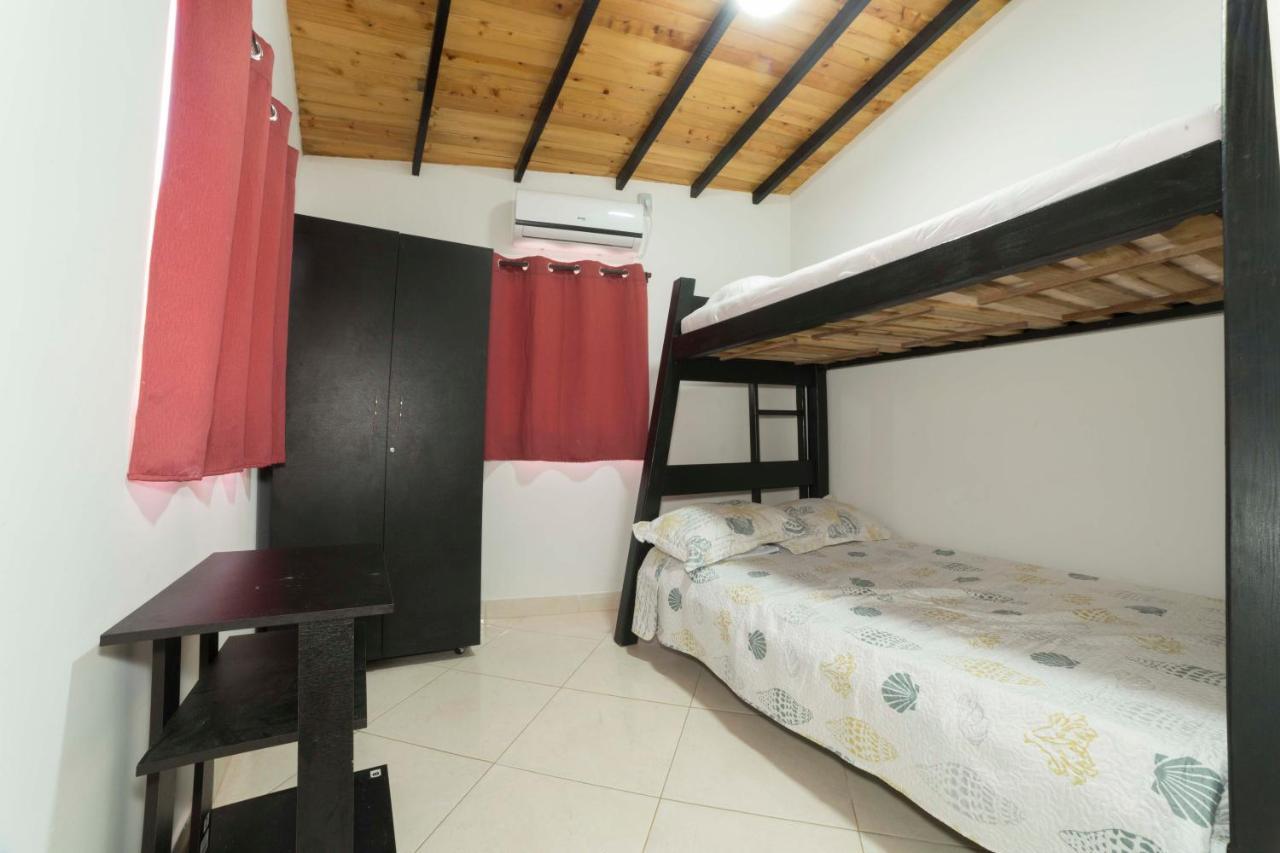 Alojamiento Frente Al Aeropuerto Guest house San Andres (San Andres and Providencia Islands)