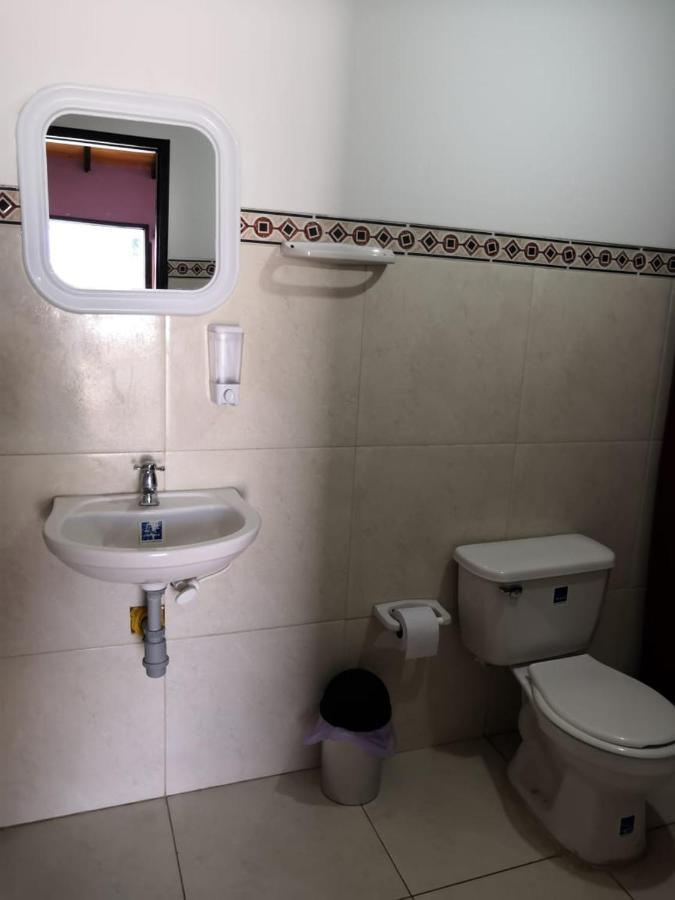 Guest house Alojamiento Frente Al Aeropuerto San Andres (San Andres and Providencia Islands)