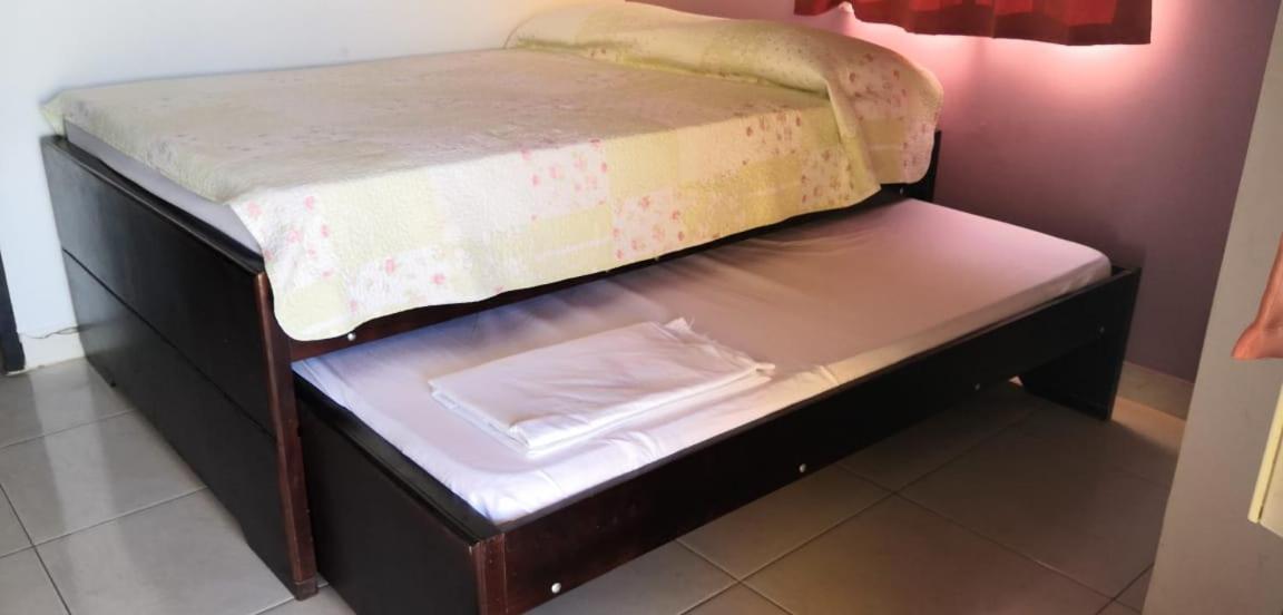 Alojamiento Frente Al Aeropuerto Guest house