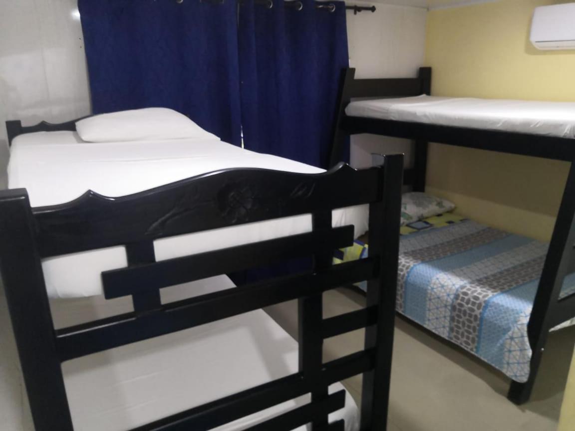 Guest house Alojamiento Frente Al Aeropuerto San Andres (San Andres and Providencia Islands)