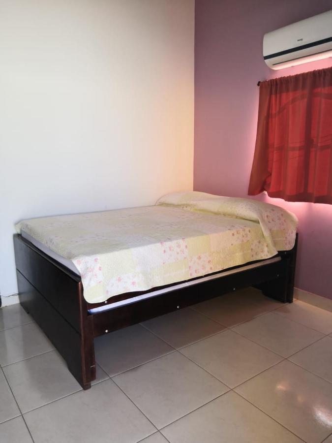 Guest house Alojamiento Frente Al Aeropuerto San Andres (San Andres and Providencia Islands)